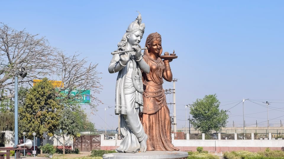 Big statue of Lord Radha Krishna near Delhi International airport, Delhi, India, Lord Krishna and Radha big statue touching sky at main highway Mahipalpur, Delhi