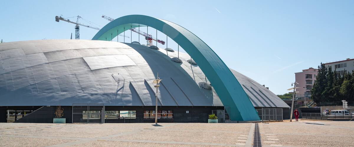 Le Dôme featuring modern architecture