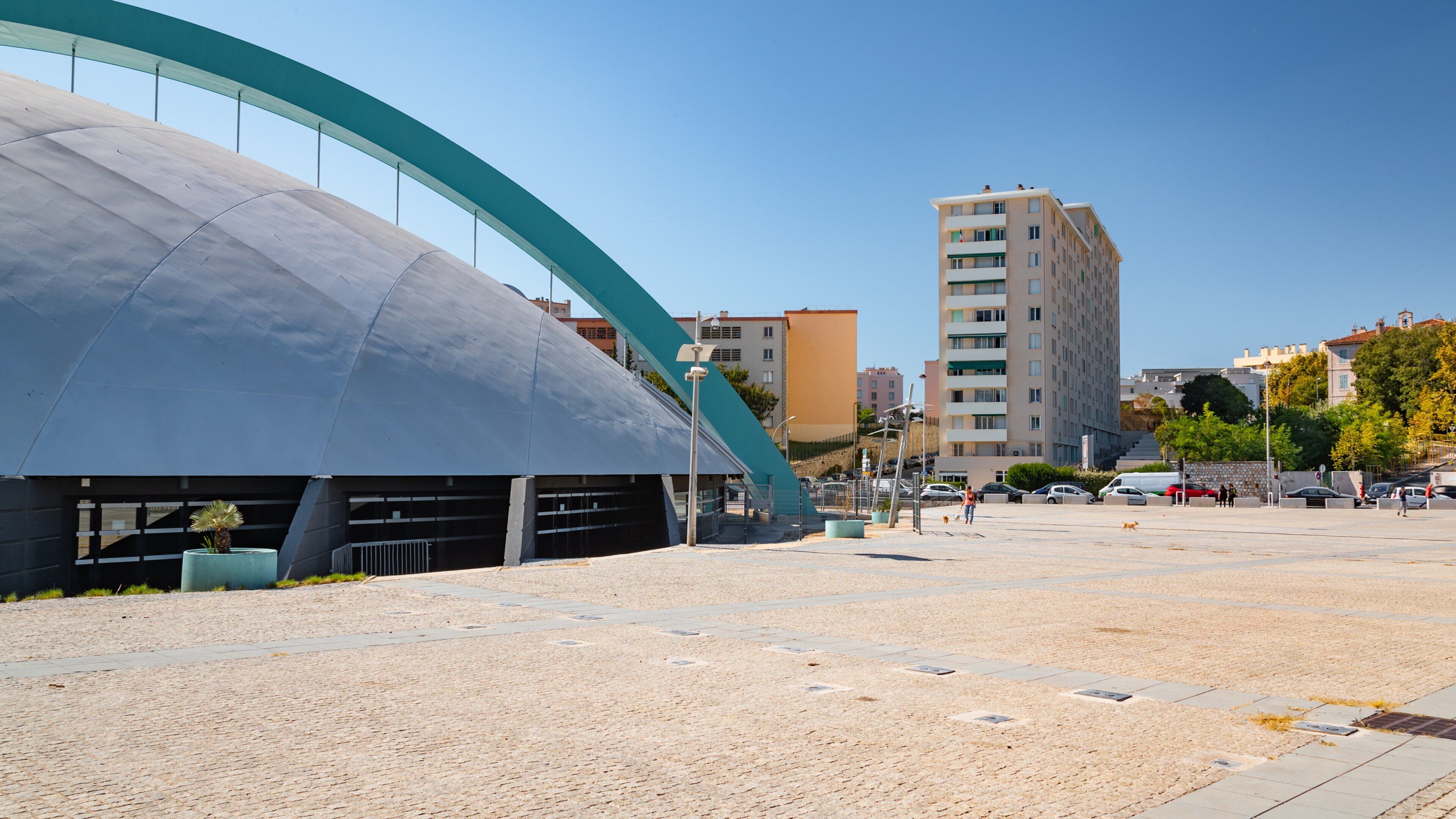 Le Dôme showing modern architecture