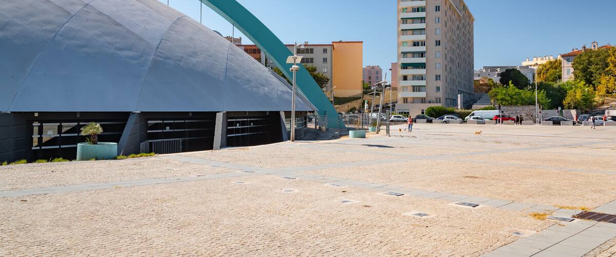 Le Dôme showing modern architecture