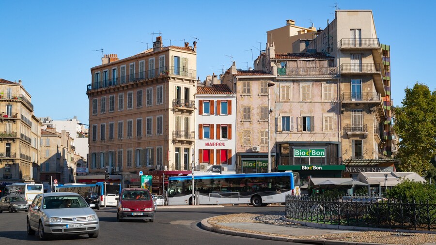 La Castellane showing a city