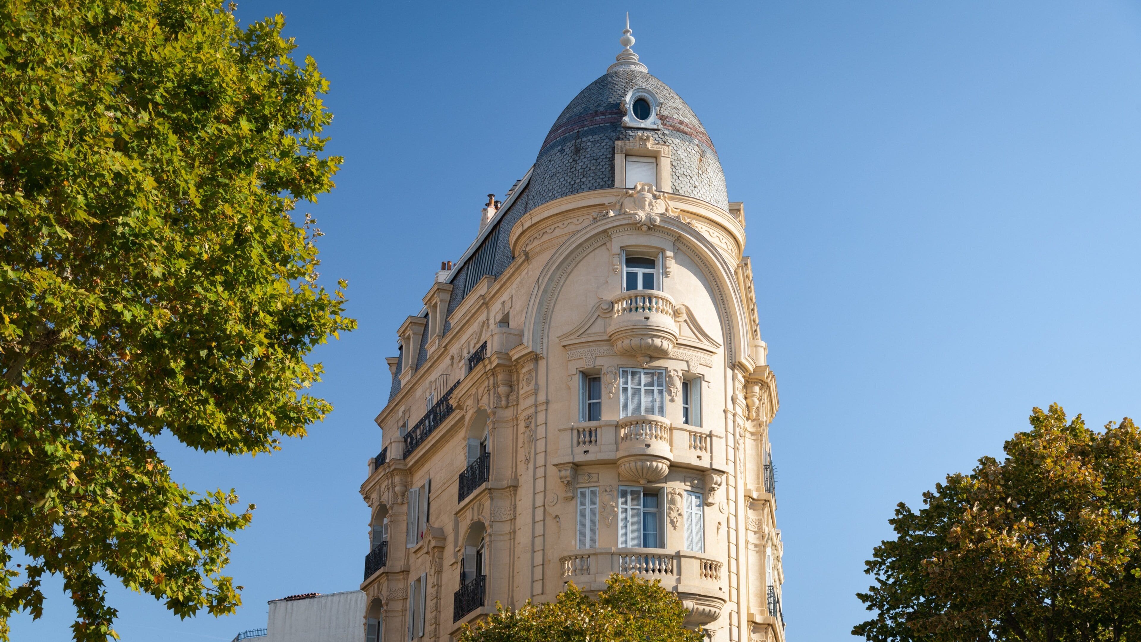 La Castellane which includes heritage elements