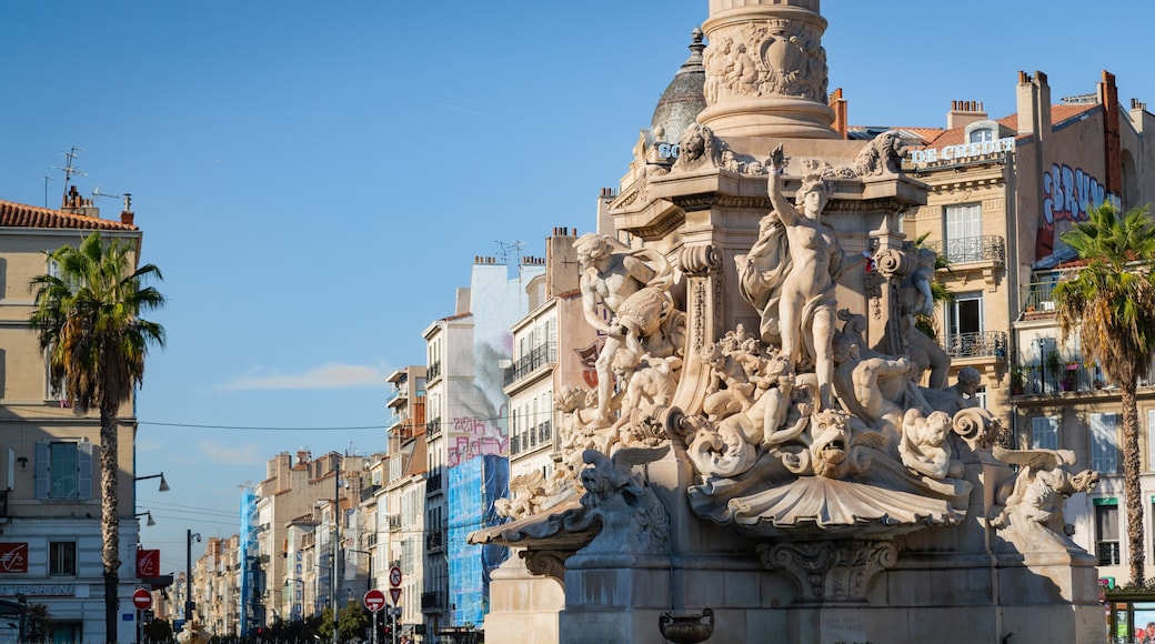 La Castellane which includes a fountain, a statue or sculpture and heritage elements
