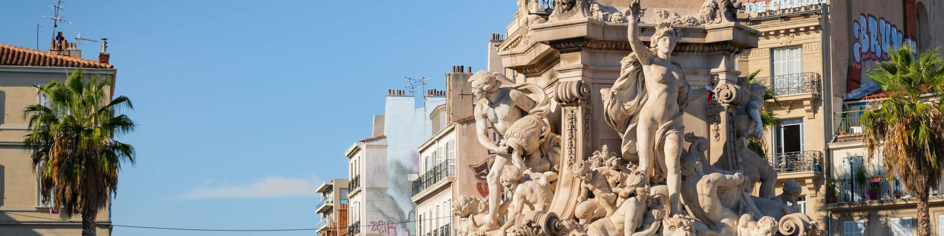 La Castellane which includes a fountain, a statue or sculpture and heritage elements