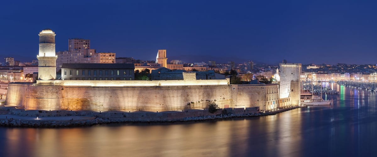 Old harbour of Marseille, at night, seen from the Pharo park. This picture is a mosaic of 4 landscape pictures taken at 59mm (35mm equiv.), f/8.0, 10 sec and ISO 100. Sitching was done with Hugin and Enblend.