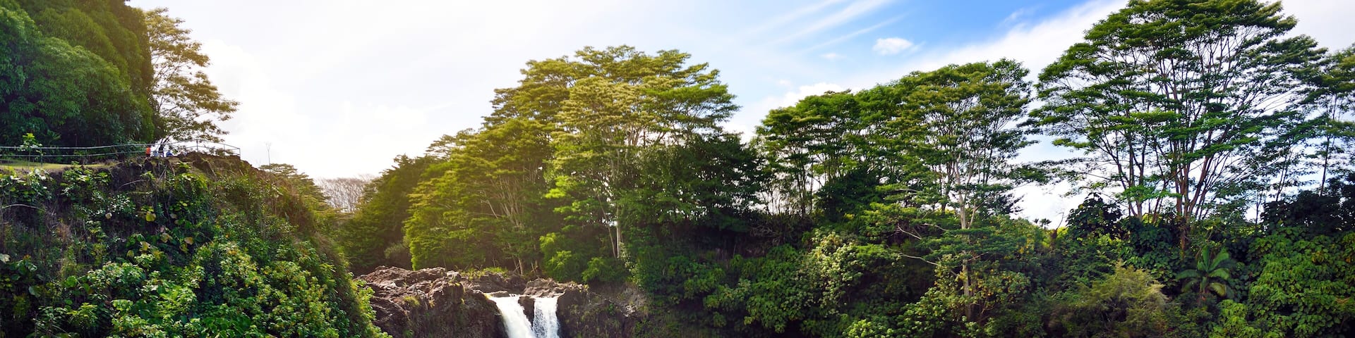 Majesitc Rainbow Falls waterfall in Hilo, Wailuku River State Park, Hawaii