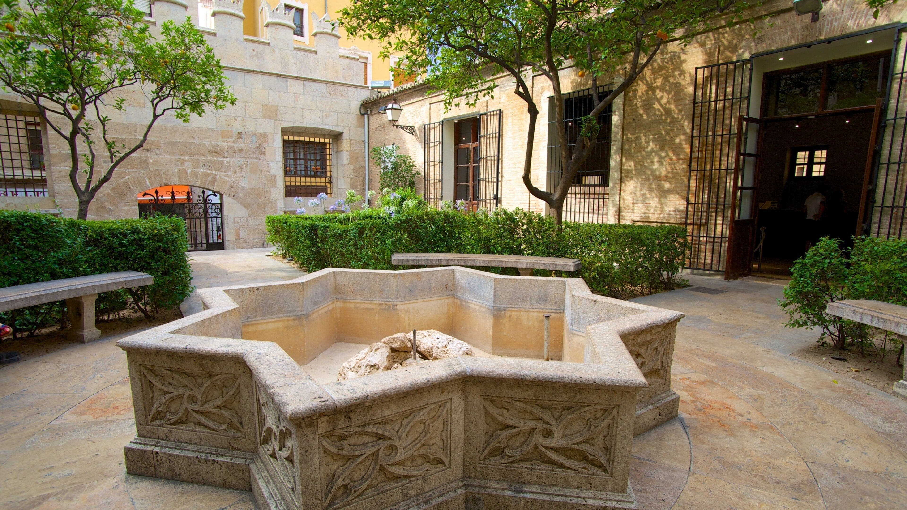 La Lonja showing a city, heritage architecture and a square or plaza
