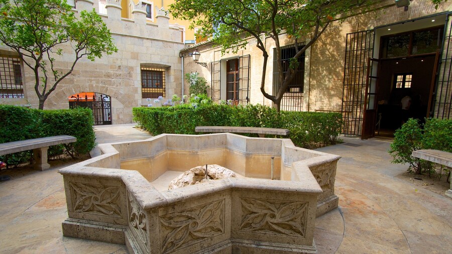 La Lonja showing a city, a square or plaza and heritage architecture