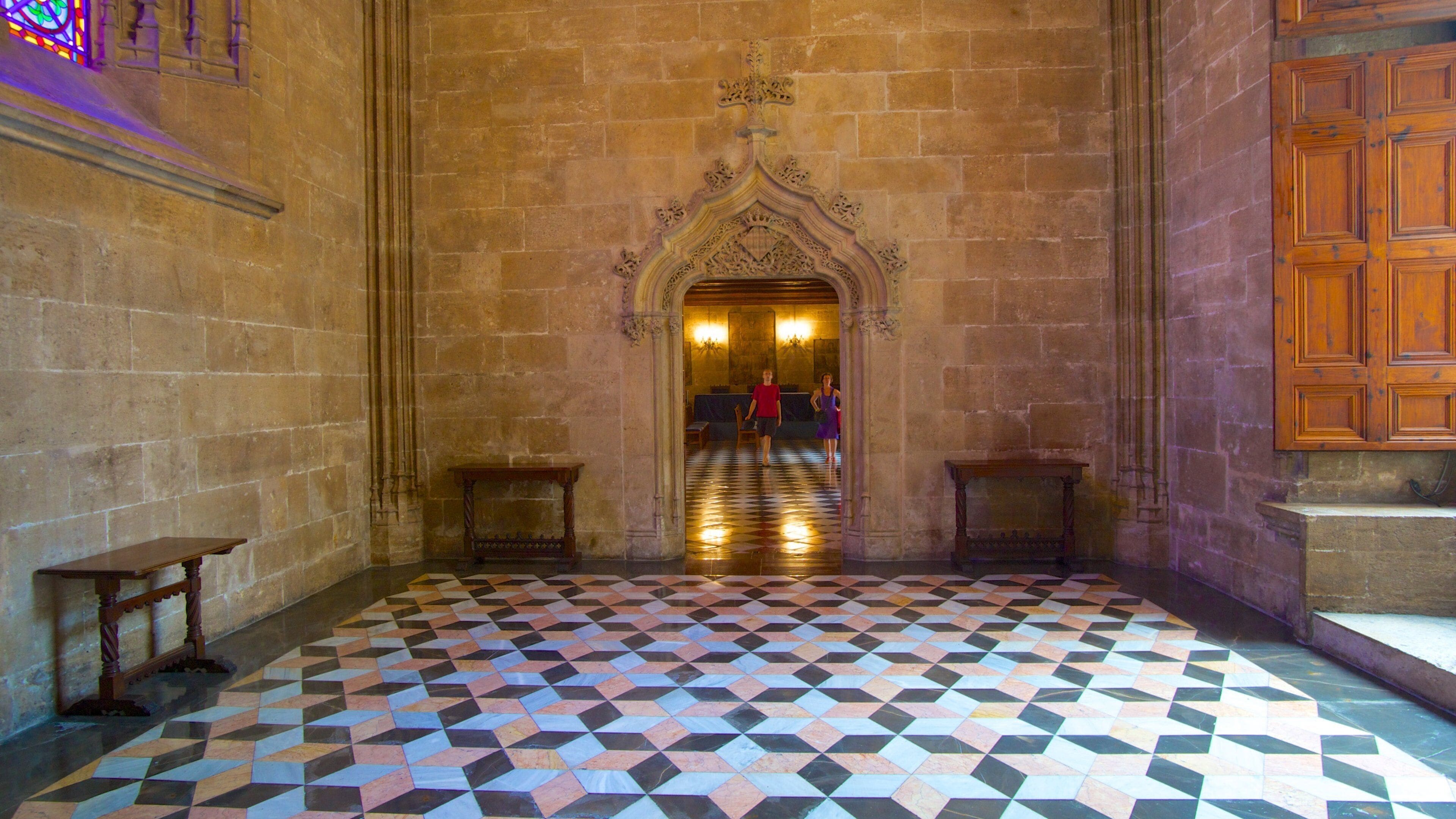 La Lonja featuring heritage architecture and interior views