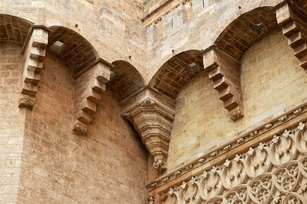 Serranos Towers showing heritage elements