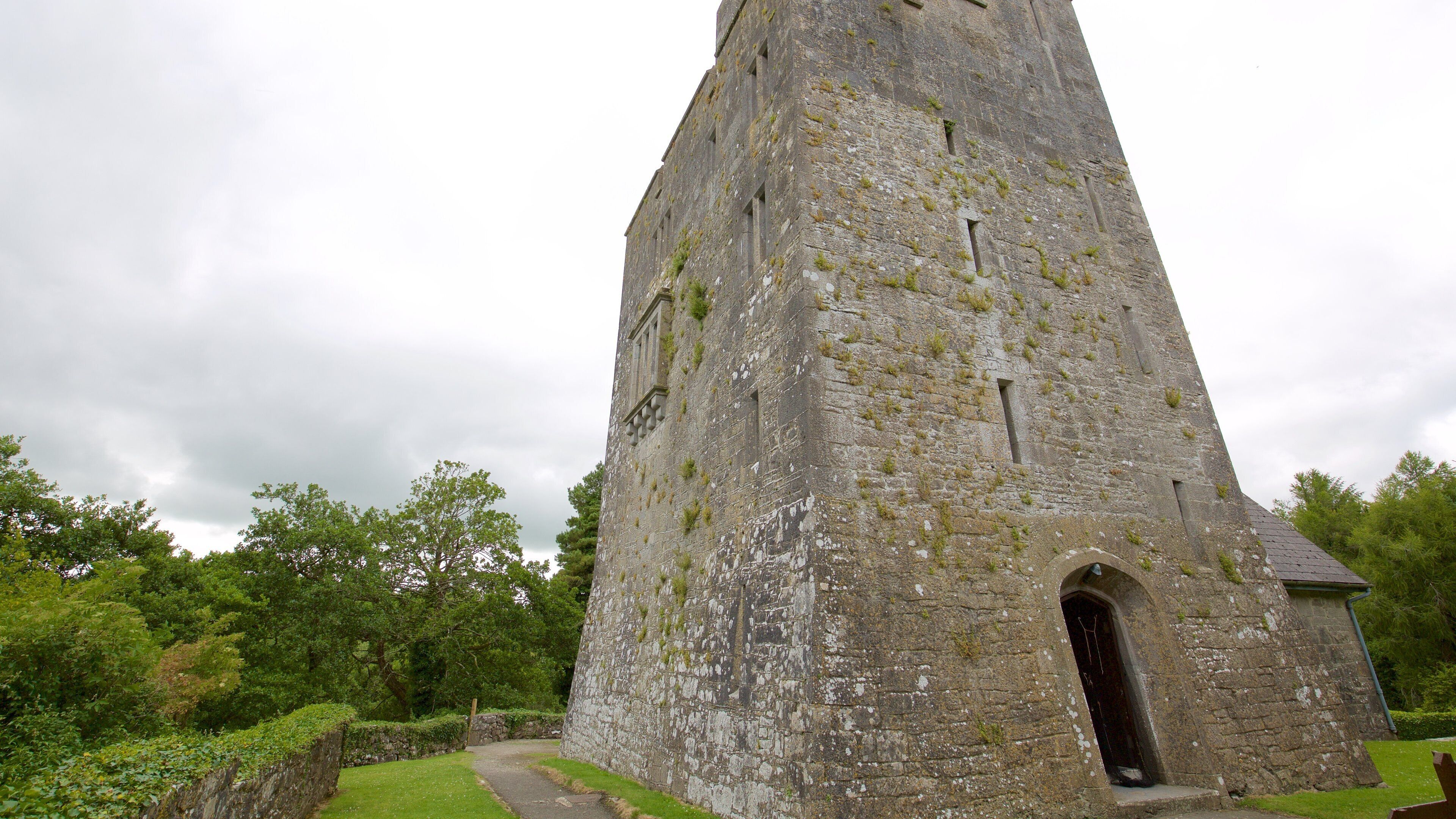 Craggaunowen featuring heritage elements, heritage architecture and château or palace