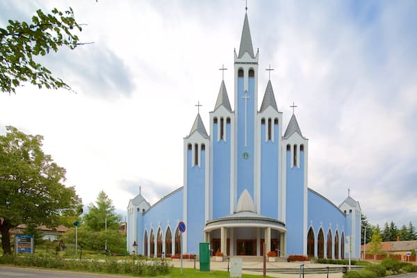 Römisch-katholische Heilig-Geist-Kirche mit einem Kirche oder Kathedrale, religiöse Aspekte und historische Architektur