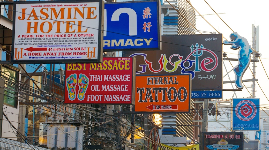 Walking Street showing street scenes, signage and a city
