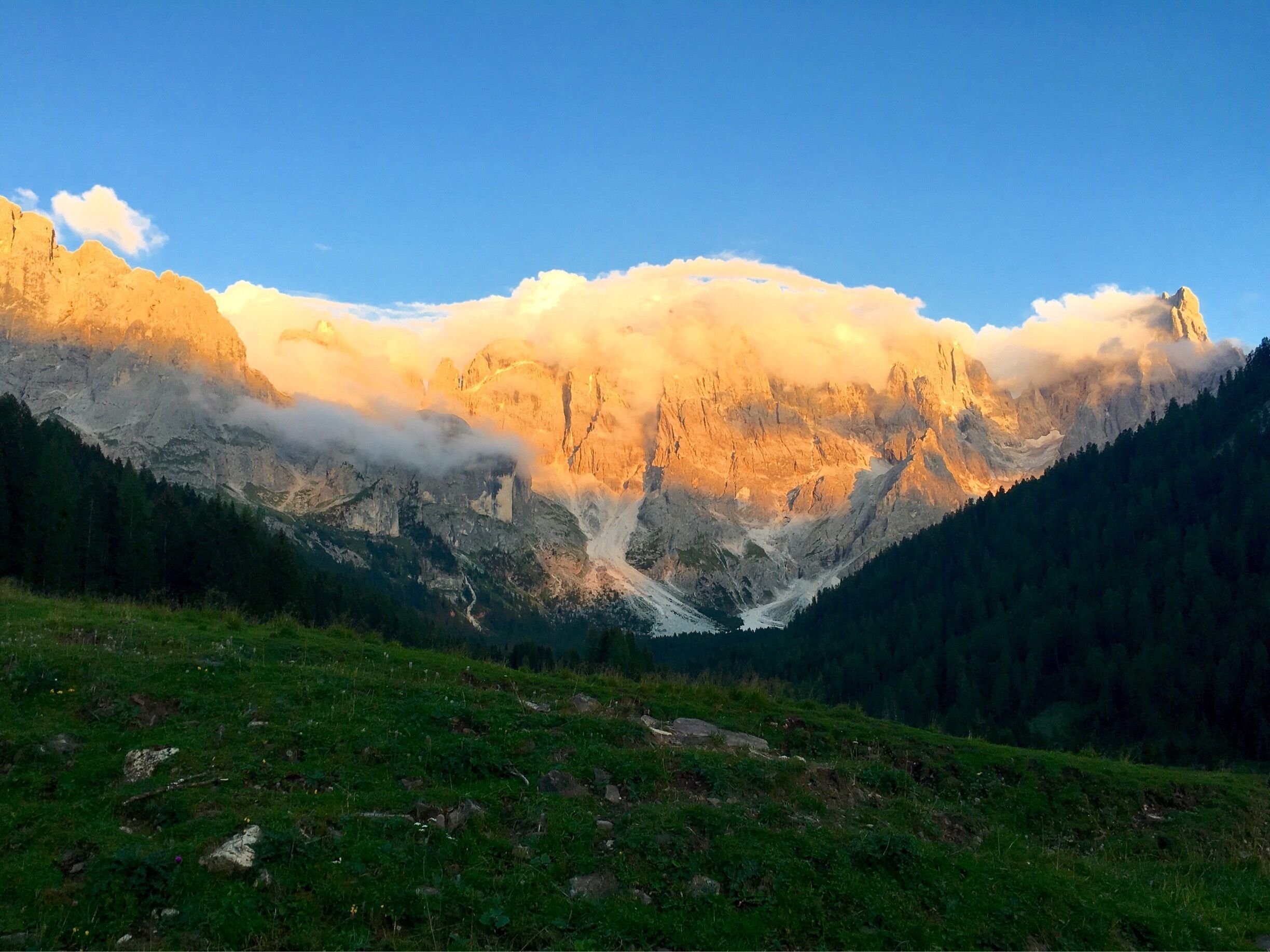 Pale di San Martino at sunset 😍
#mountain #dolomiti #sunset #takeahike