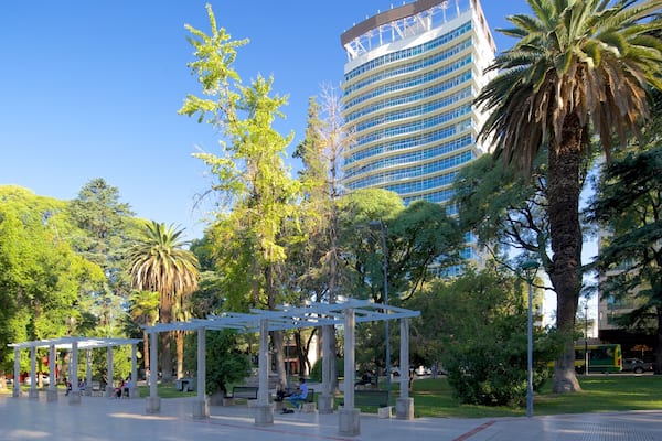 Plaza Italia welches beinhaltet Stadt und Platz oder Plaza