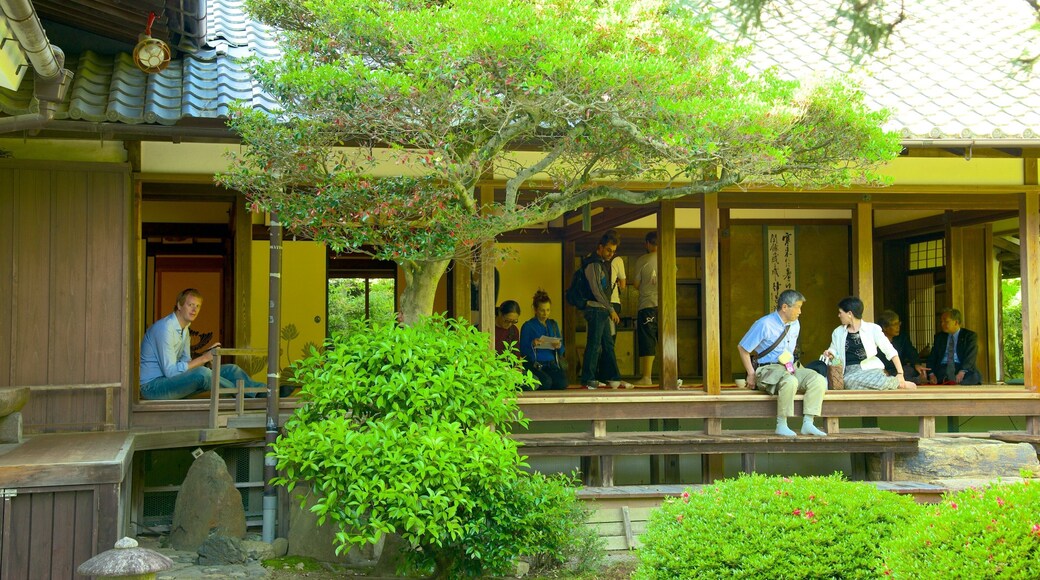 Templo Shoren-in que incluye elementos religiosos y un templo o lugar de culto