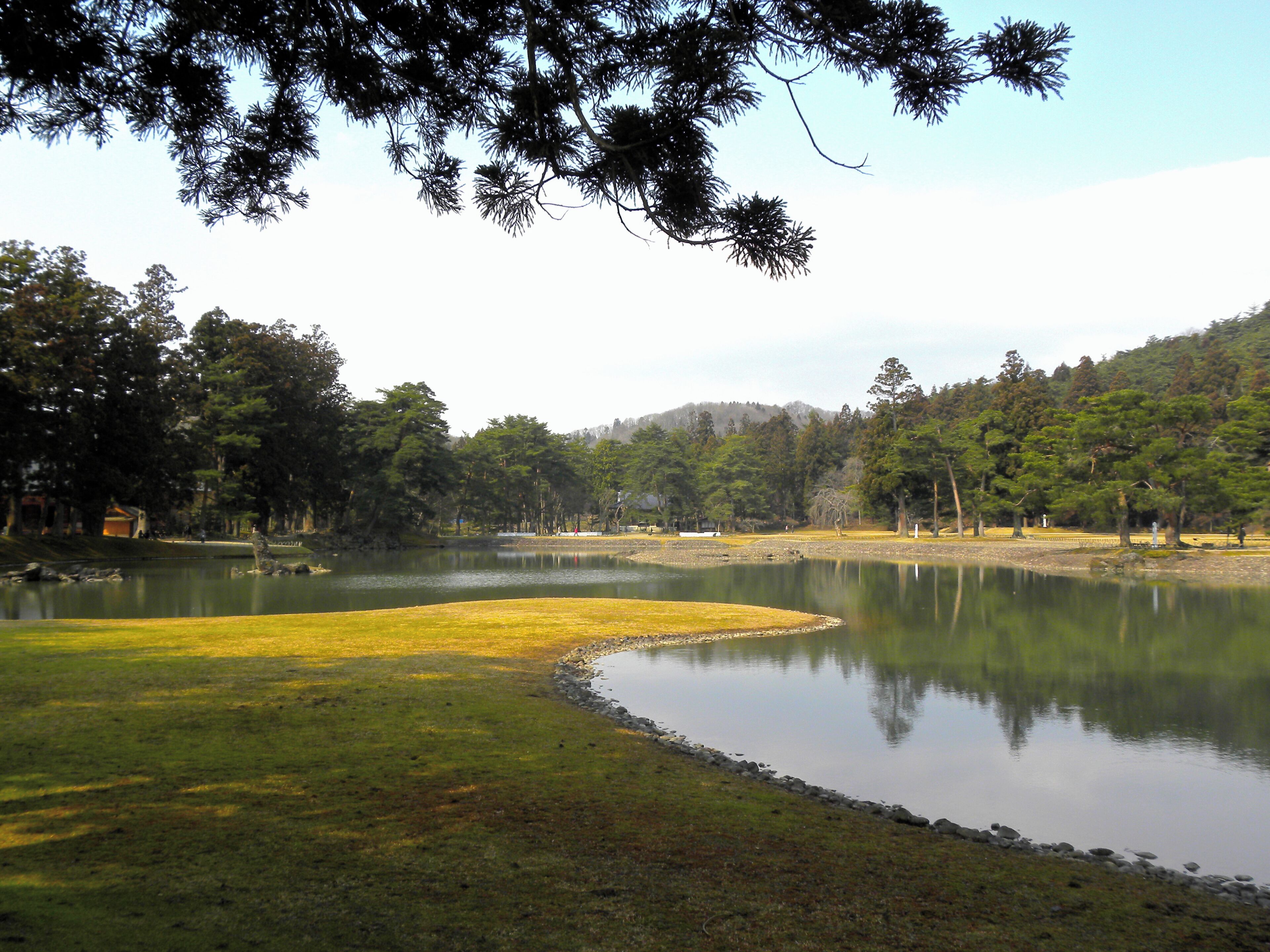 View of "Suhama" (beach) at the pure land garden of Mōtsū-ji temple, Hiraizumi, Japan