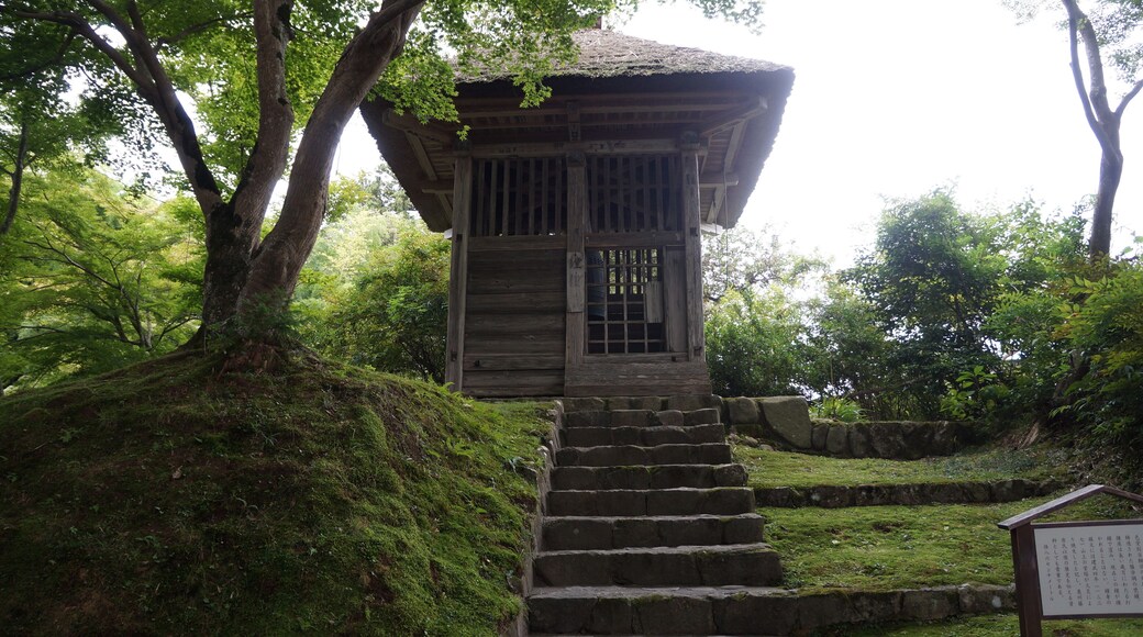 This is a picture of Chusonji Temple in Japan. This is a World Heritage Site. The Golden Hall in the temple is positioned as a national treasure.