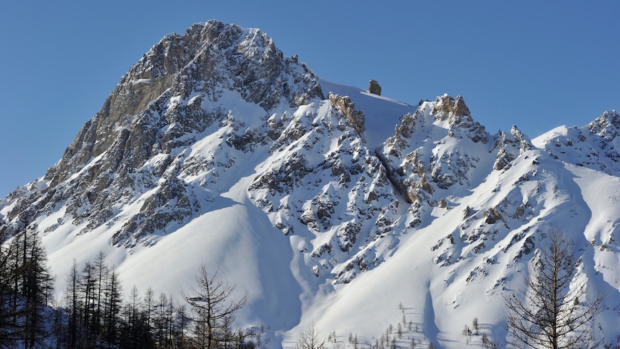 Bardonecchia Ski Resort featuring snow and mountains