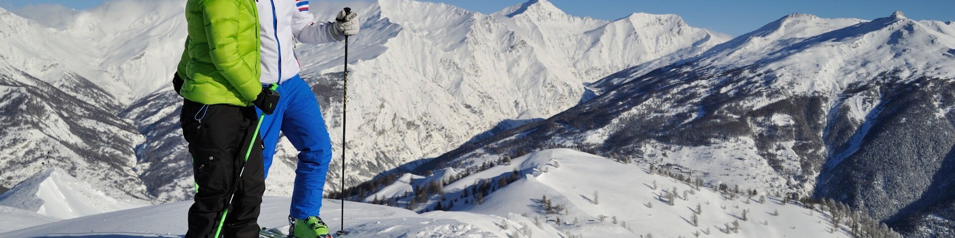 Estación de esquí de Bardonecchia ofreciendo nieve, montañas y ski en la nieve