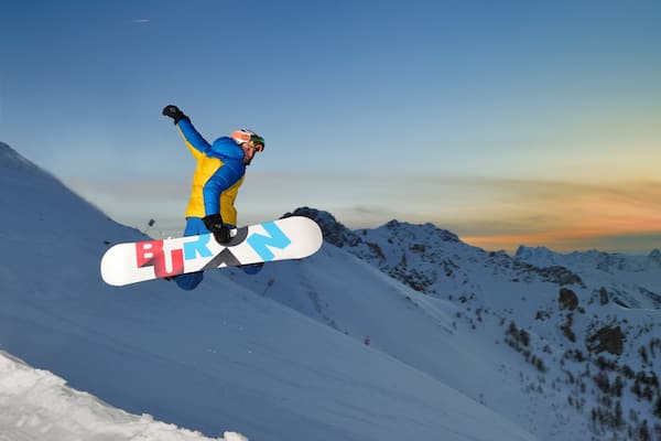 Bardonecchia Ski Resort showing mountains, nightlife and night scenes