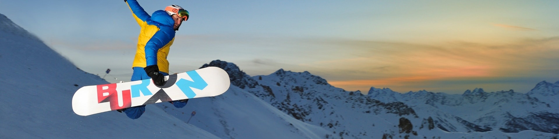 Bardonecchia Ski Resort showing mountains, nightlife and night scenes