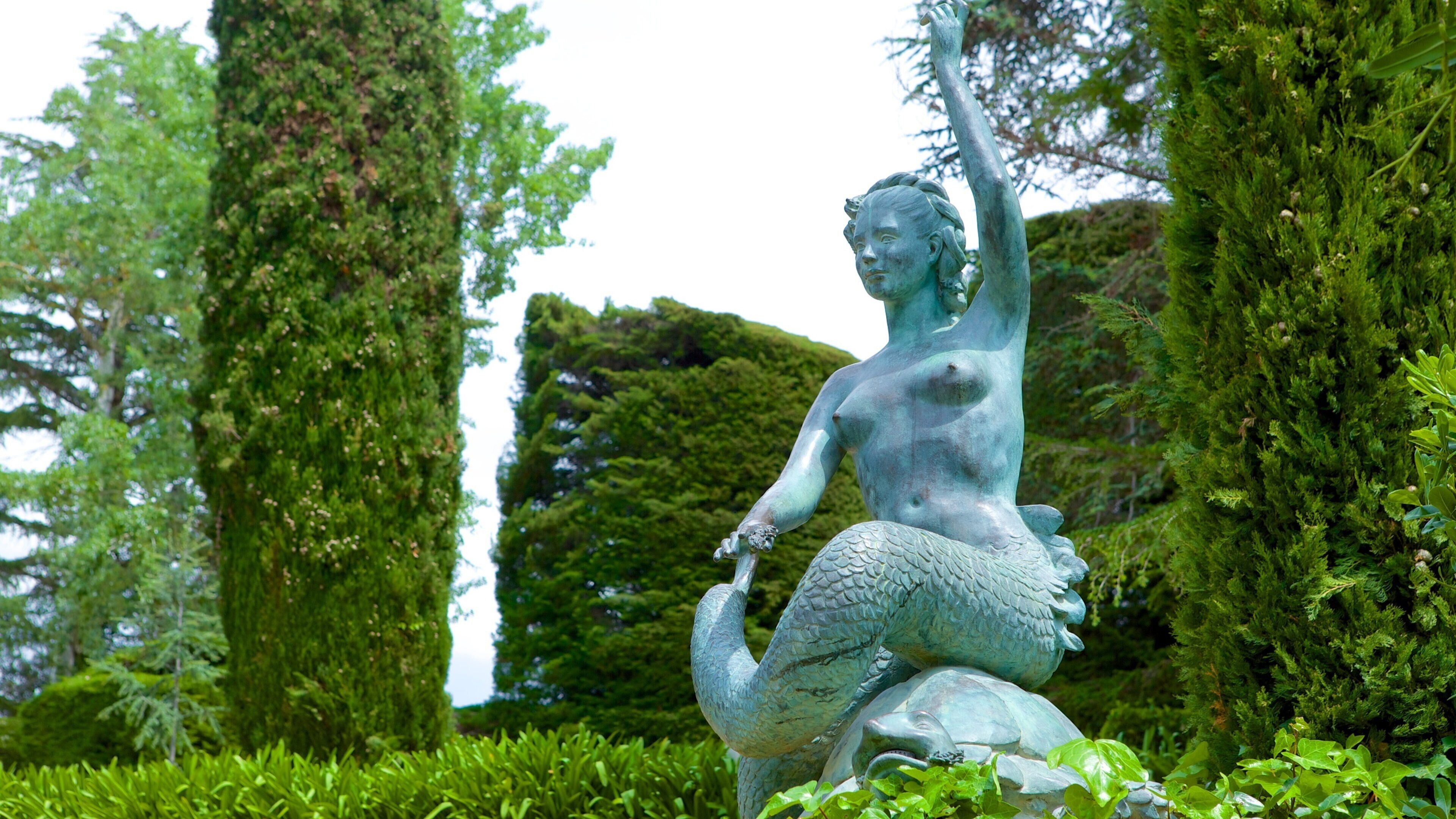 산타 클로틸데 가든 을 보여주는 공원, 동상 또는 조각상 과 야외 예술