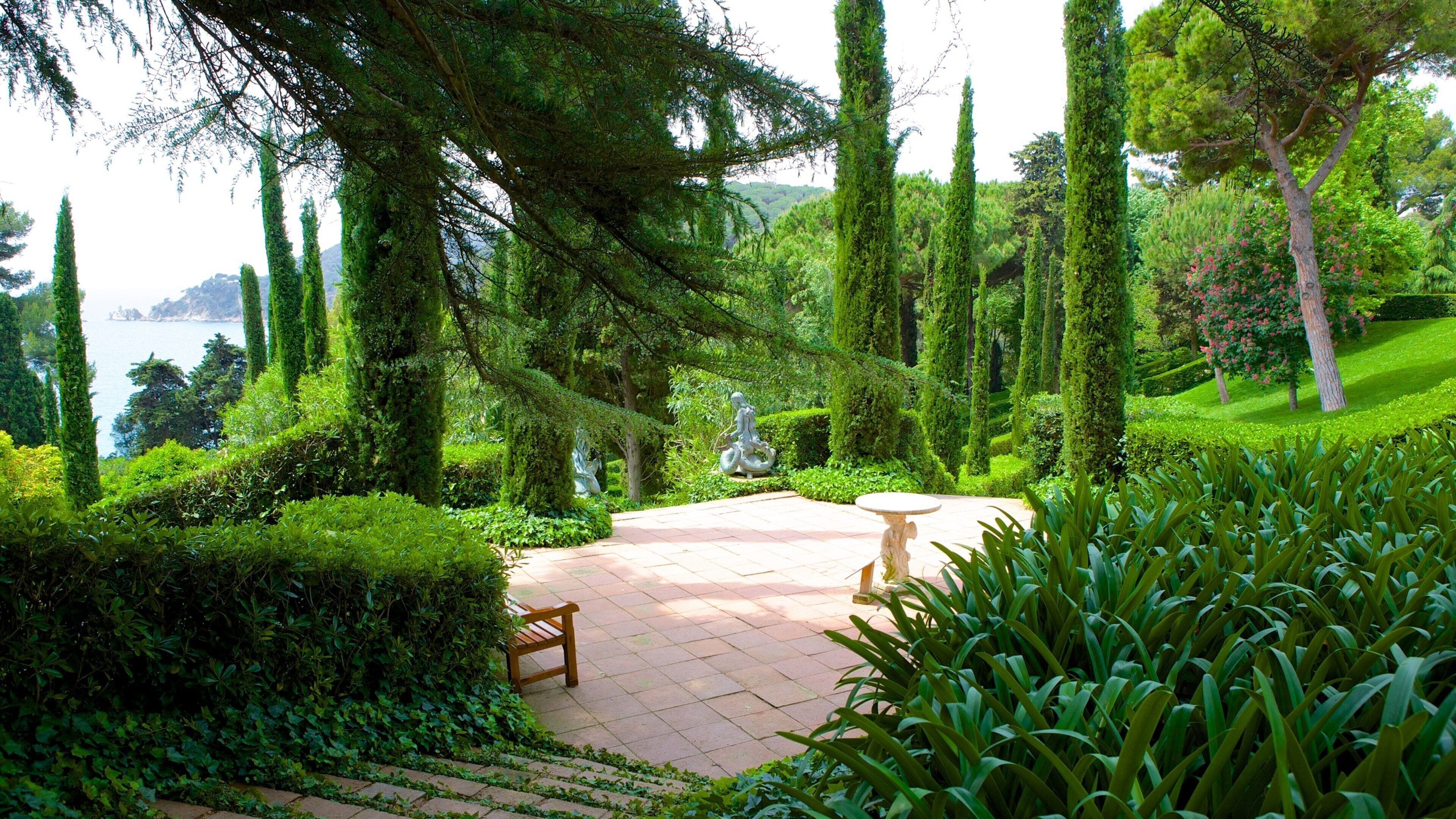 Jardines de Santa Clotilde mostrando un jardín