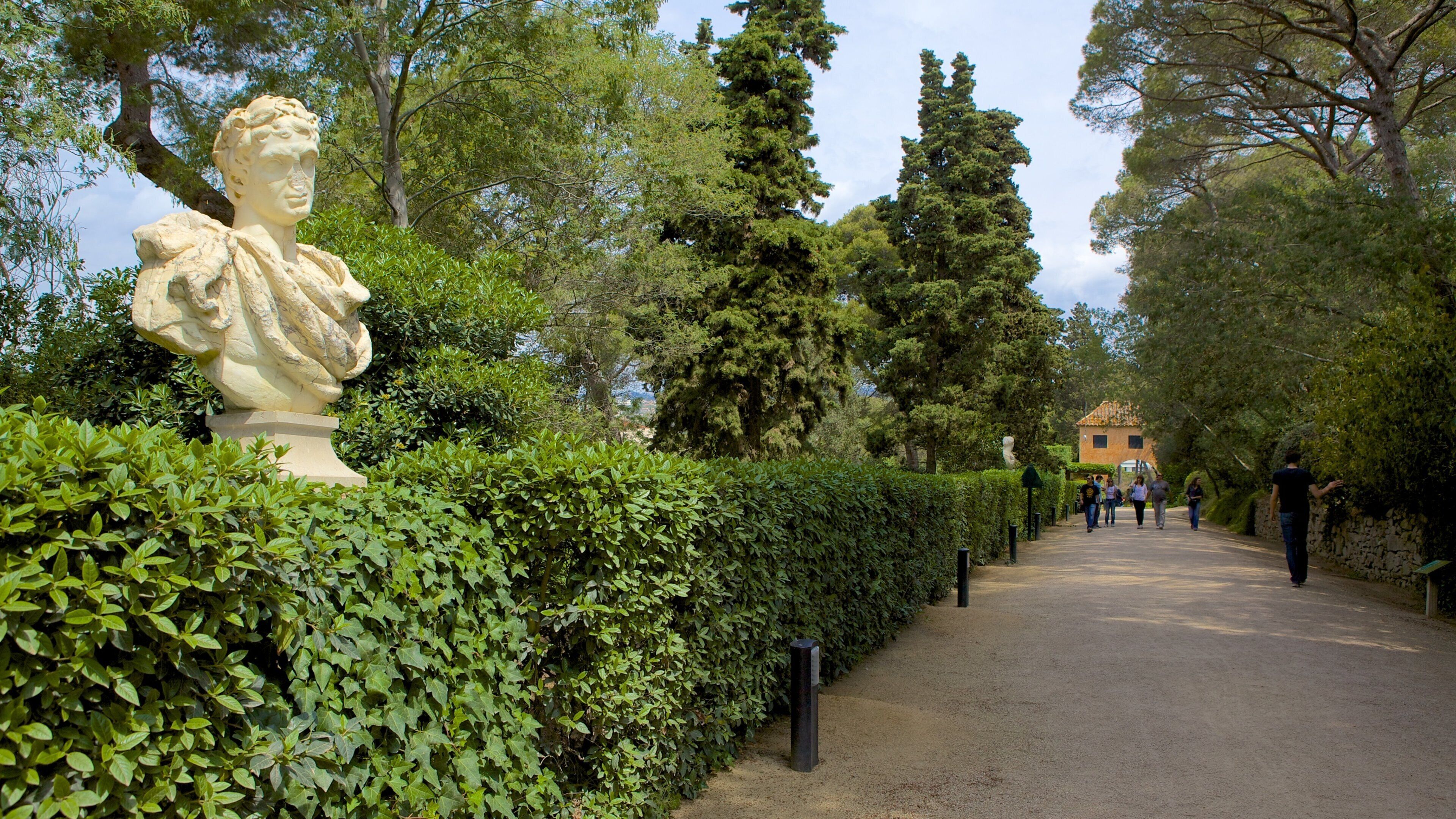 산타 클로틸데 가든 을 보여주는 동상 또는 조각상, 정원 과 야외 예술