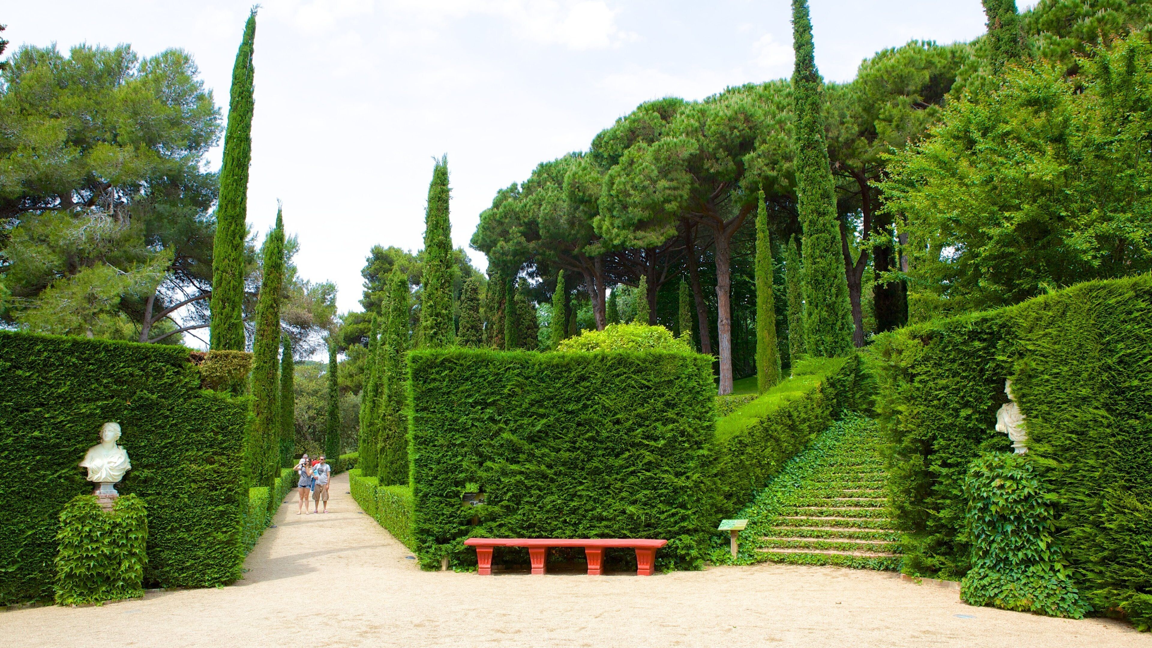 Santa Clotilde Gardens showing a garden