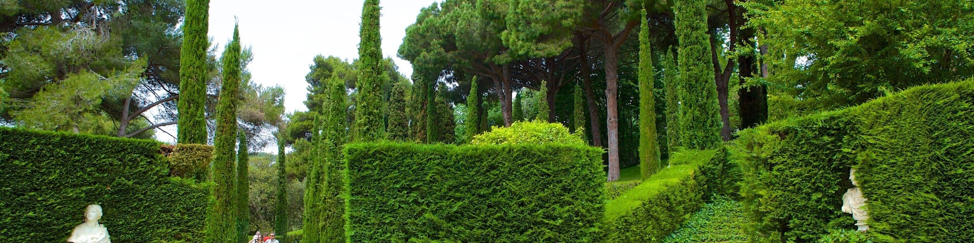 Santa Clotilde Gardens featuring a park