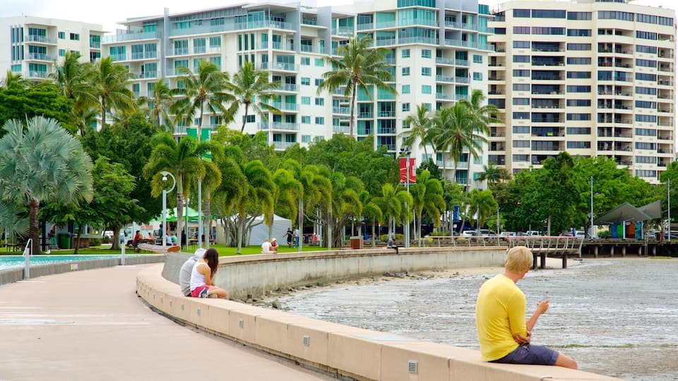 Esplanade Lagoon showing a hotel and a coastal town