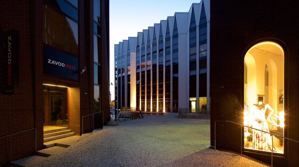 Winkelcentrum Rotermanni toont moderne architectuur en nachtleven