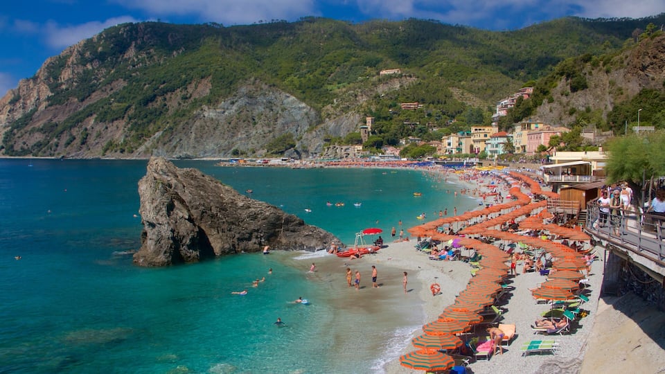 Monterosso Beach showing general coastal views, a sandy beach and rocky coastline