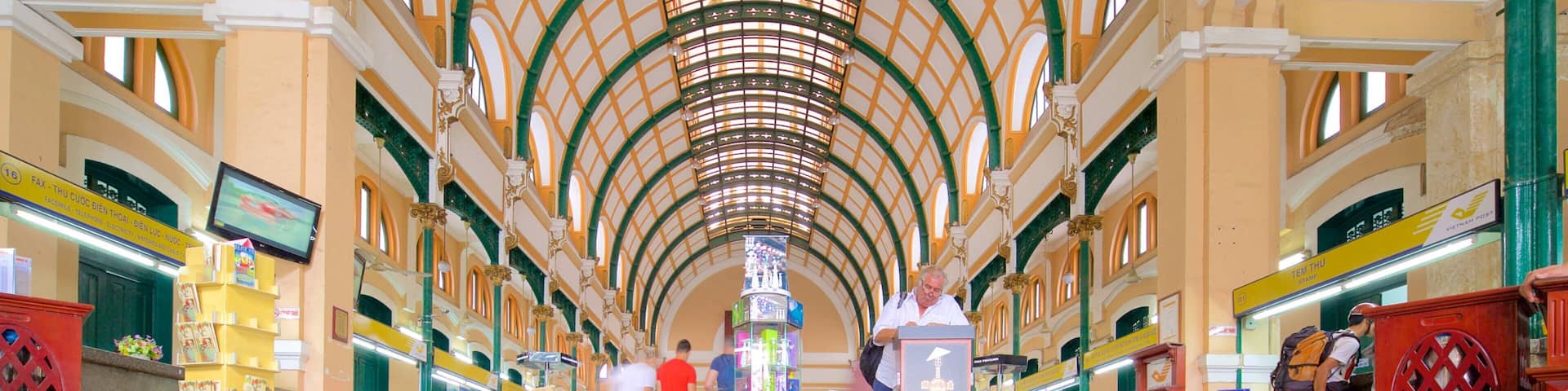 サイゴン中央郵便局 表示 屋内の眺め と 遺跡