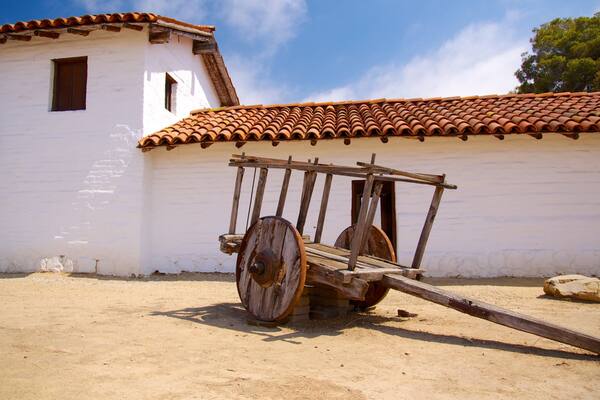 El Presidio de Santa Barbara State Historic Park montrant patrimoine historique