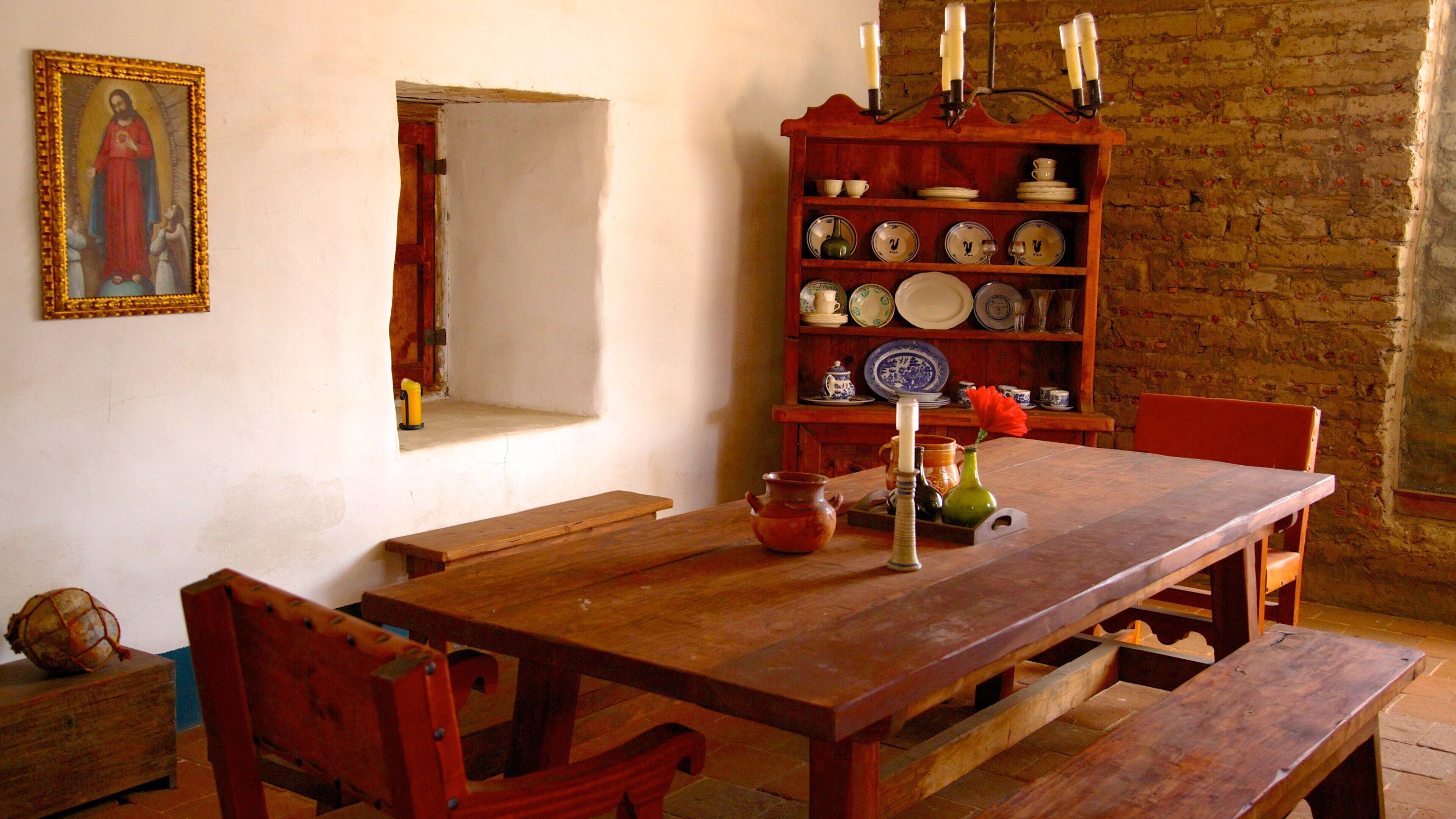 El Presidio de Santa Barbara State Historic Park showing interior views