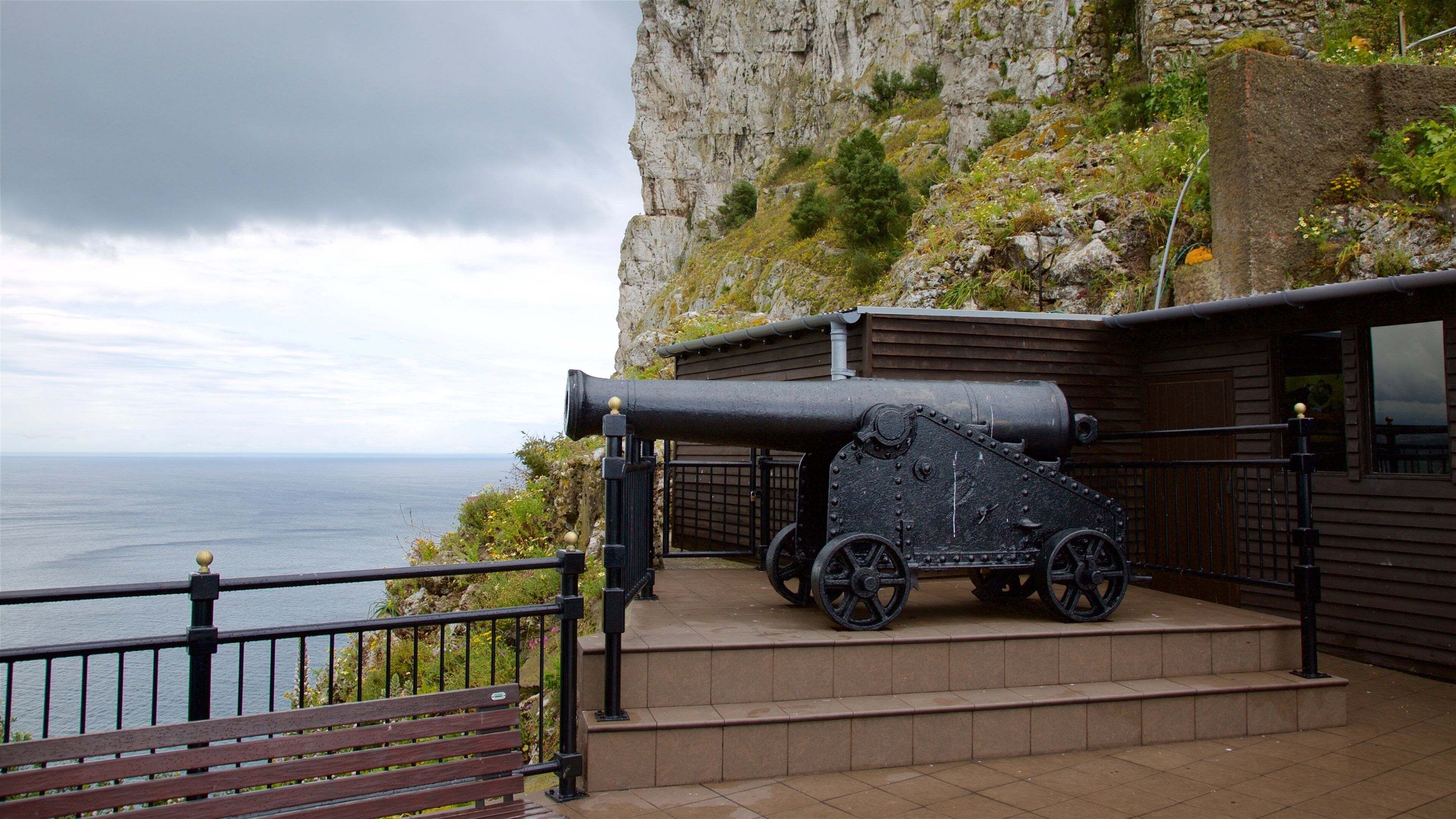 Military Heritage Centre and Great Siege Tunnels which includes military items, rugged coastline and views