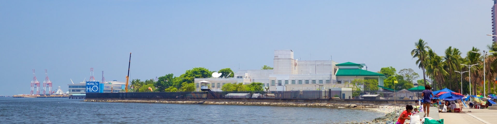 Manila Bay que inclui litoral acidentado