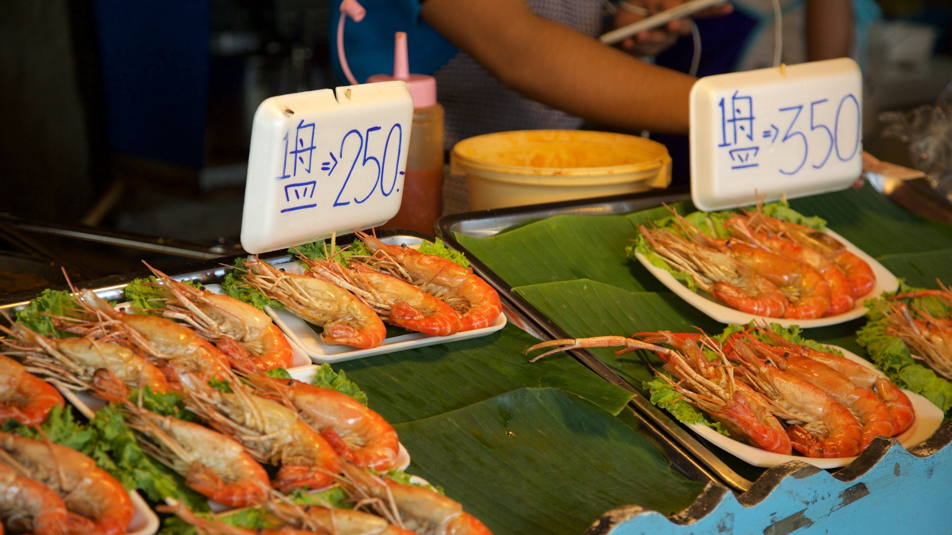 Pattaya Floating Market which includes markets