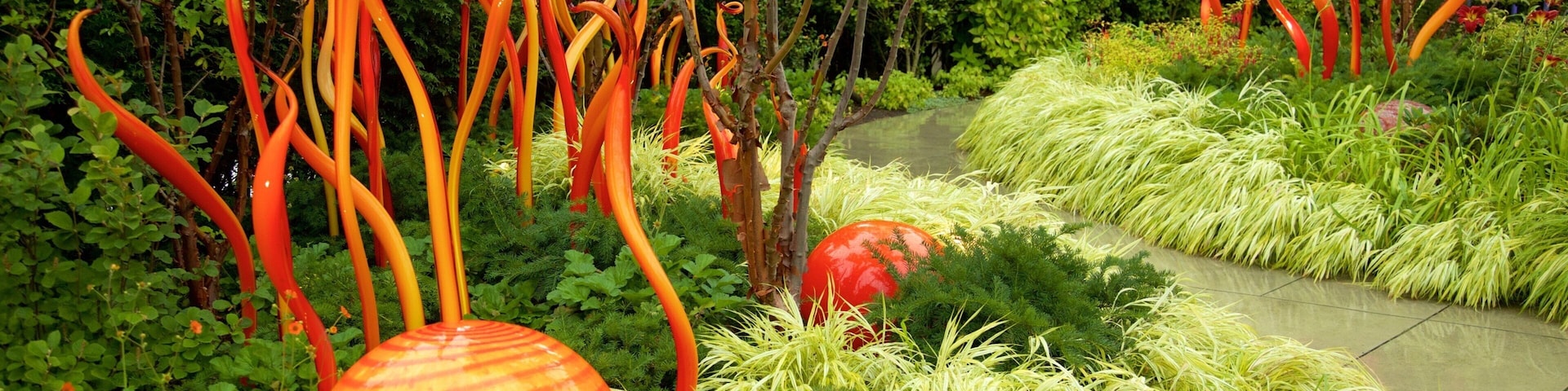 Dale Chihuly Glass Museum which includes art