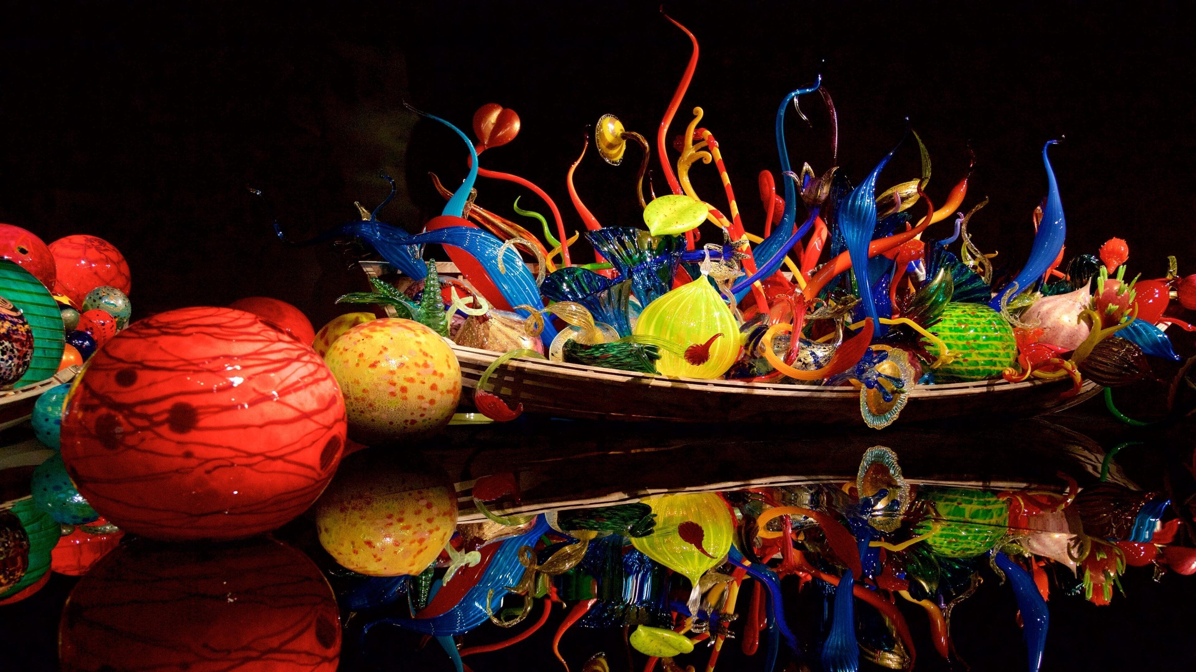 Dale Chihuly Glass Museum featuring art