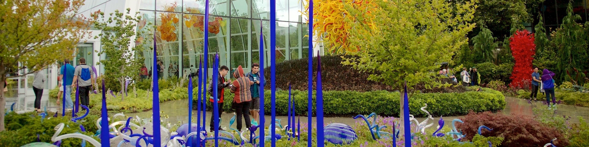 Dale Chihuly Glass Museum which includes a park and art