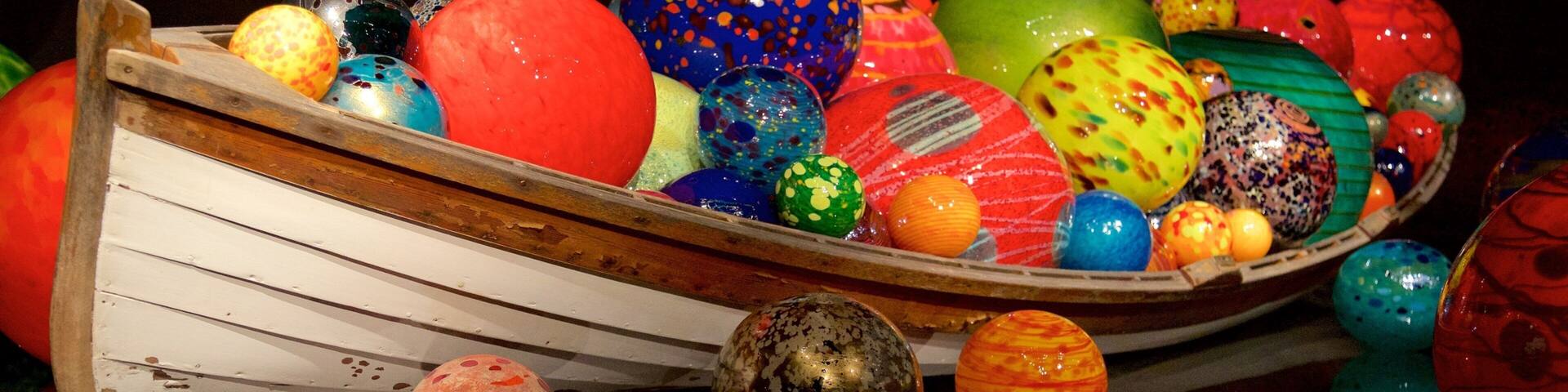 Dale Chihuly Glass Museum mettant en vedette vues intérieures et art