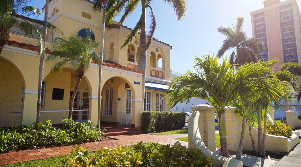 Art and Culture Center of Hollywood featuring a park and a sunset