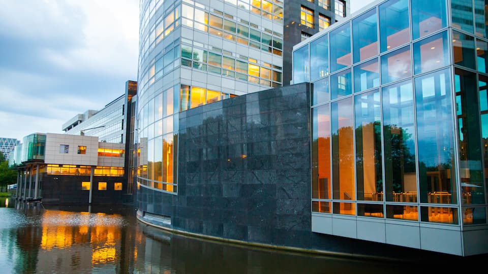 World Trade Center showing modern architecture