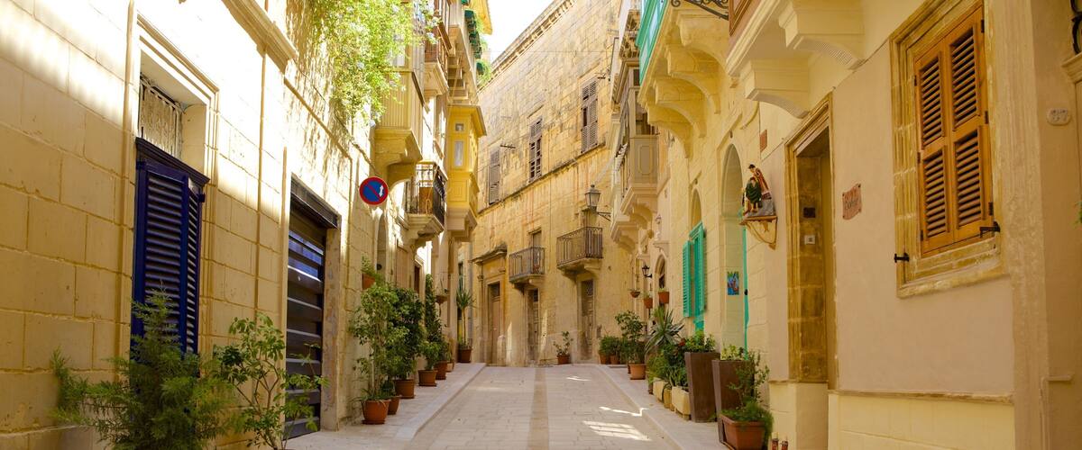 Kalkara which includes a house and street scenes