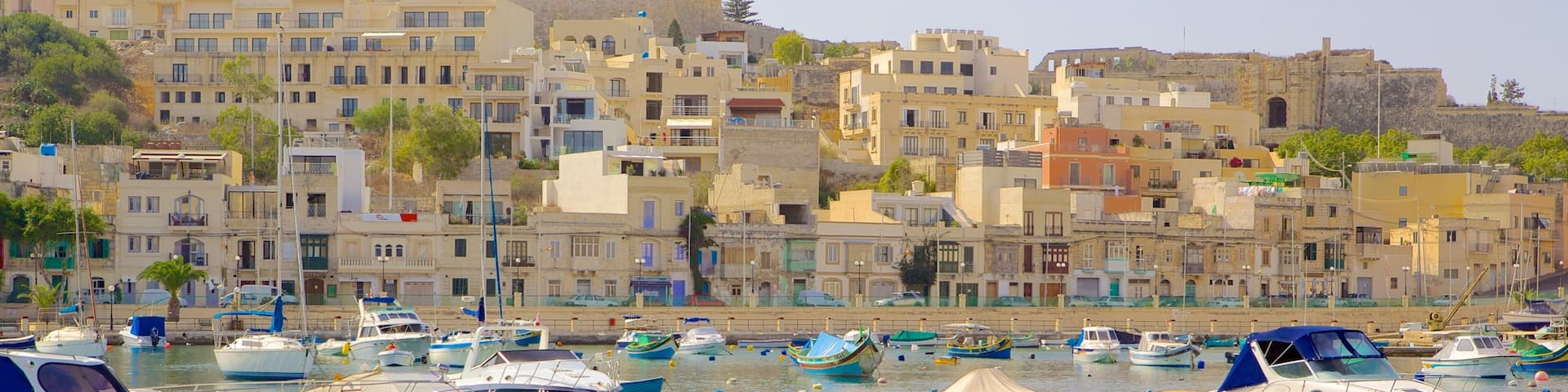 Kalkara showing a small town or village, a bay or harbor and heritage architecture