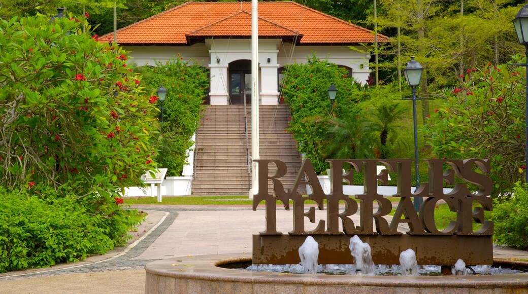Fort Canning Park showing signage and a park