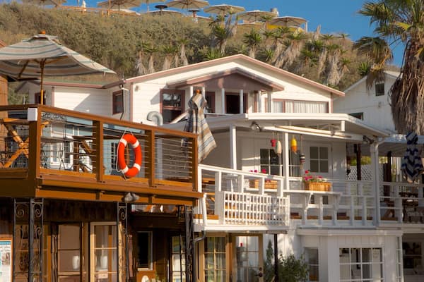 Crystal Cove State Park das einen Garten und Haus